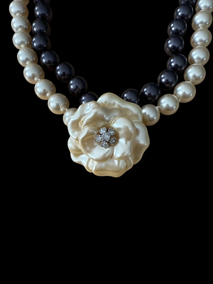 COLLAR CAMILLA FLOR TAHITIANO Y BLANCO CRISTAL PERLA LUCITA Y CRISTAL FLOR Foto 3 de 4