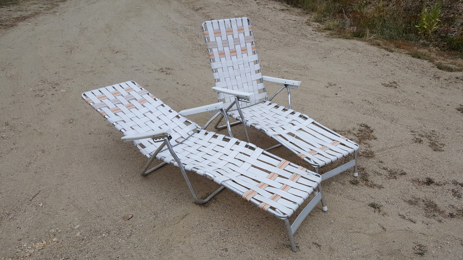 Vintage 1980’s Folding Aluminum bed Chaise Lounge Lawn Chairs Match