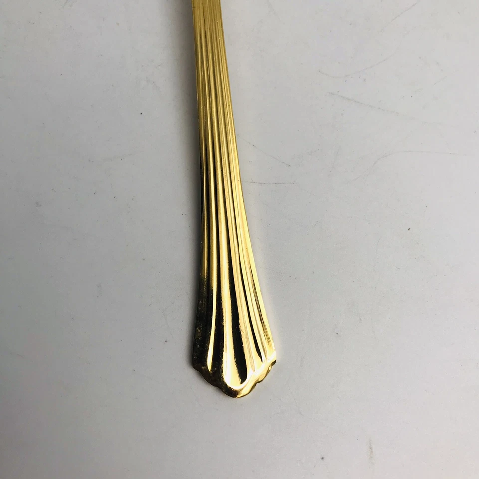 Hampton Forge 金色不锈钢扇贝罗纹图案开槽餐勺 8 — 第 2/4 张图片