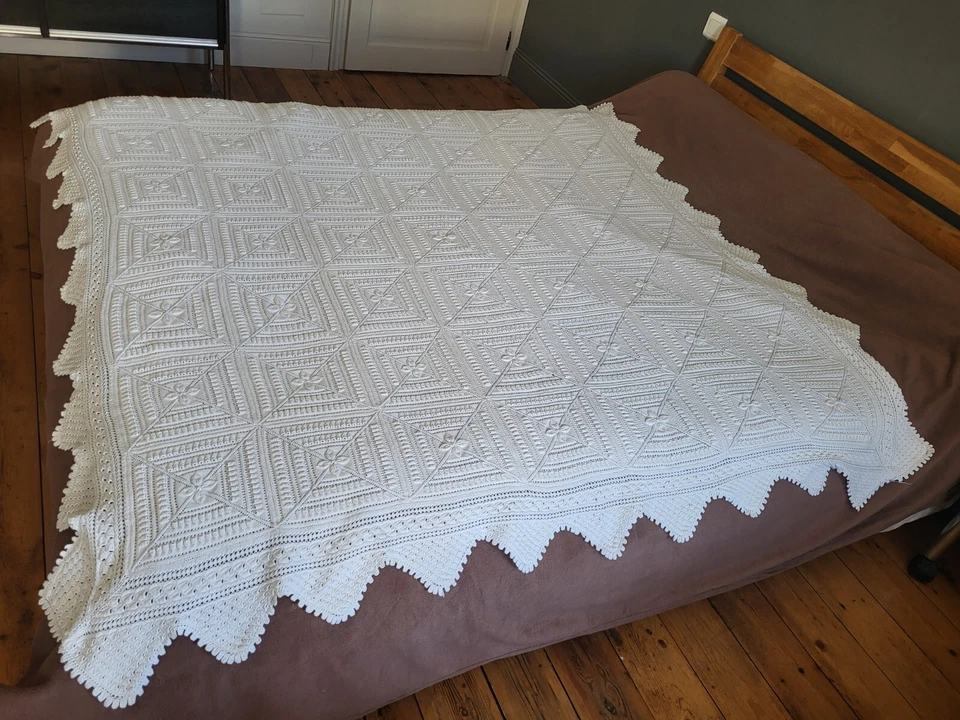 Ancien plaid dessus de lit coton aux aiguilles Old knitted bedspread 174x174cm - Photo 4/4