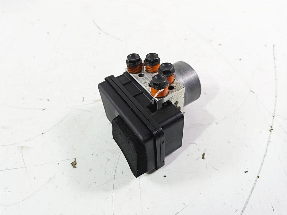 Unidad de módulo de bomba de freno ABS Ducati Monster 1200 S 2017 54240631B Foto 4 de 4