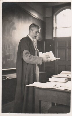 UNBEKANNTER GEISTLICHER - Vintage POSTKARTE