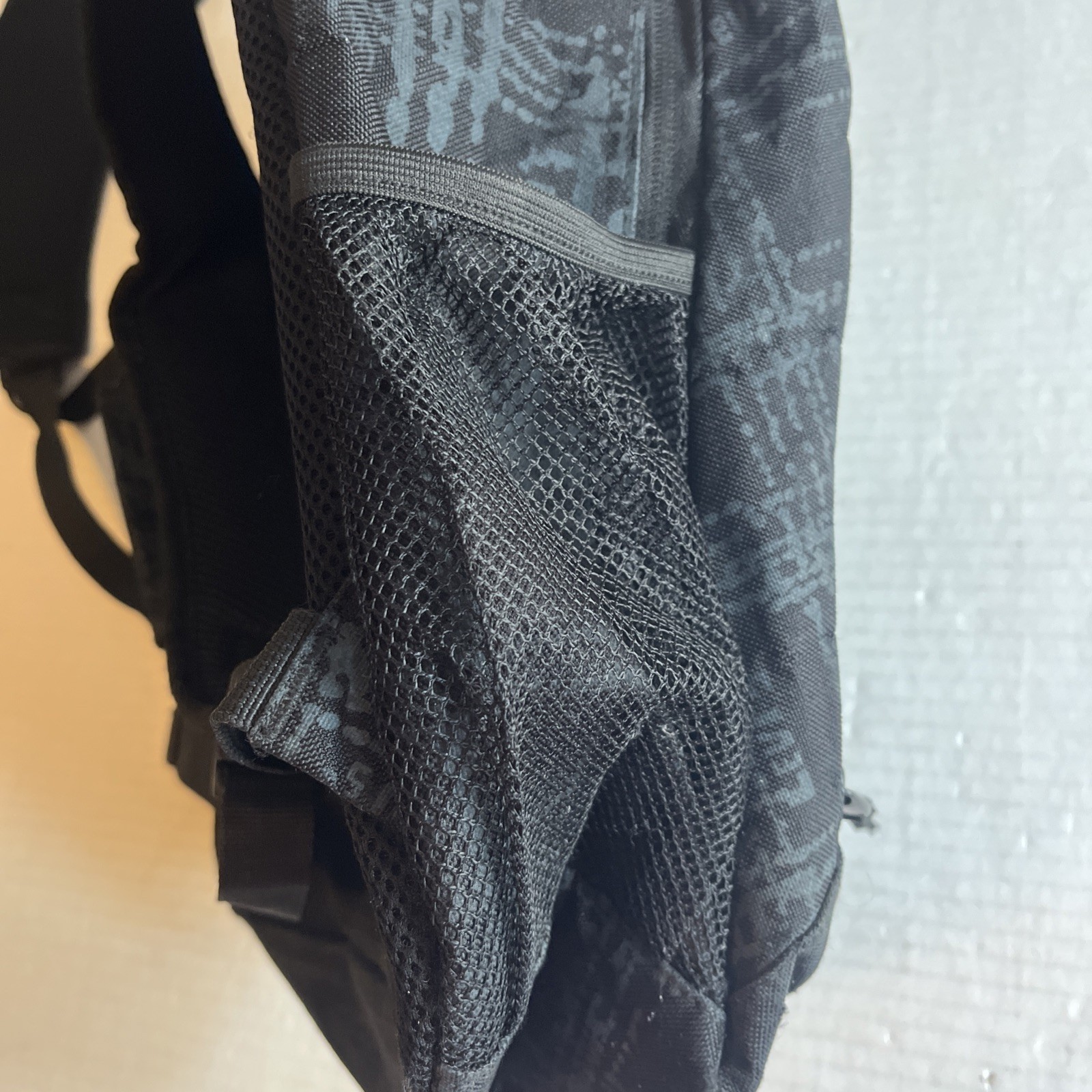 Levis Strauss Backpack Black Gray Pattern Red Log… - image 8