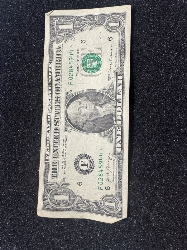 US $1 Federal Reserve Note - Washington Portrait - Series 2017 - Circulated