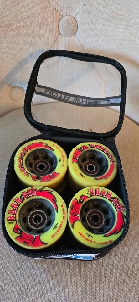 ATOM skate wheels Bright yellow neon road hog  - Image 4 of 4