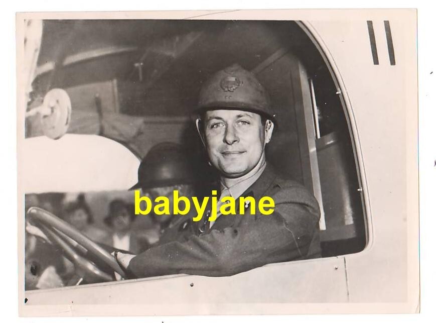 ROBERT MONTGOMERY ORIGINAL 6X8 PHOTO DRIVES AMBULANCE PRE-WWII IN