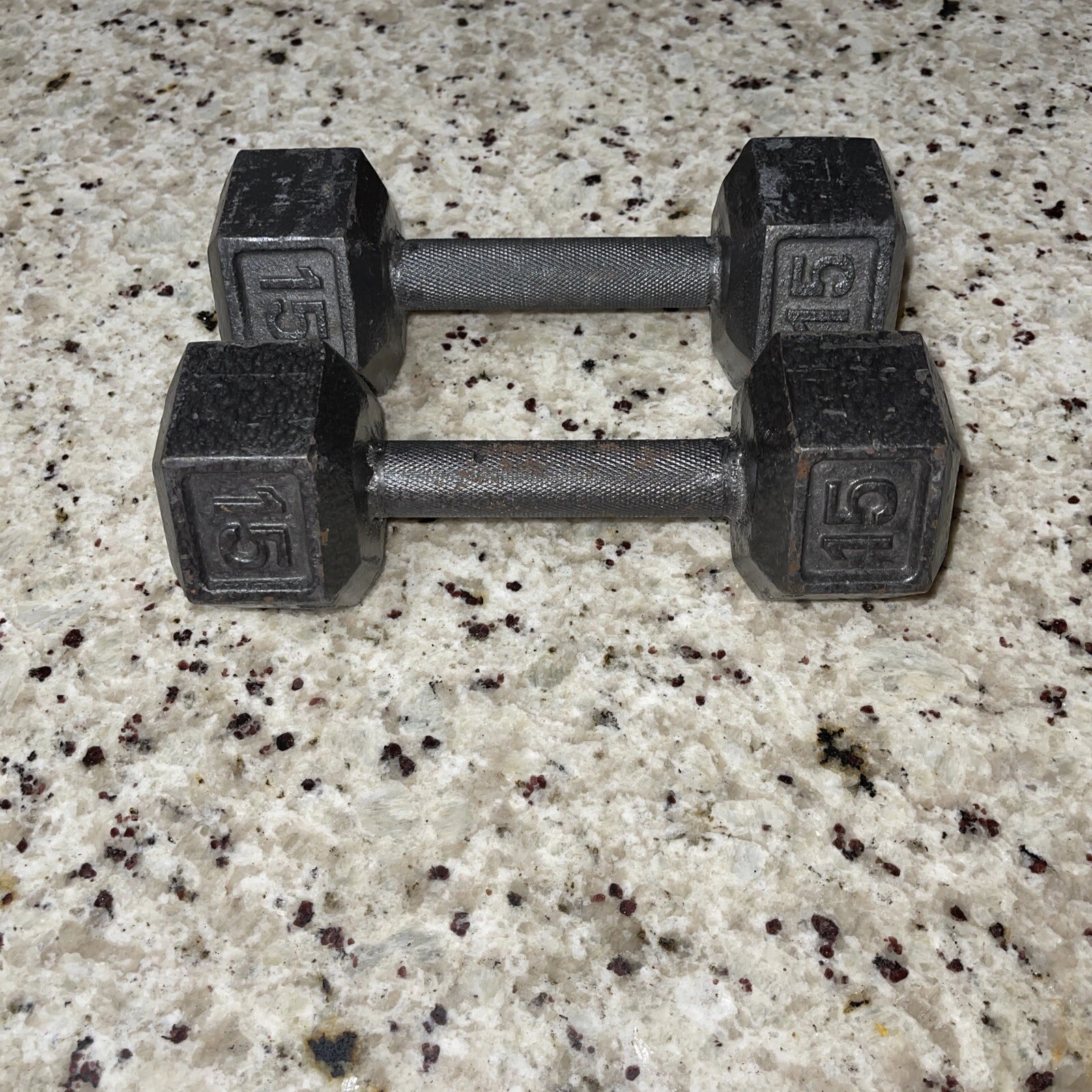Pair Of 2 -15lb Hex Cast Iron Dumbbells Weights 1 Pair Hand Weights Total 30lbs