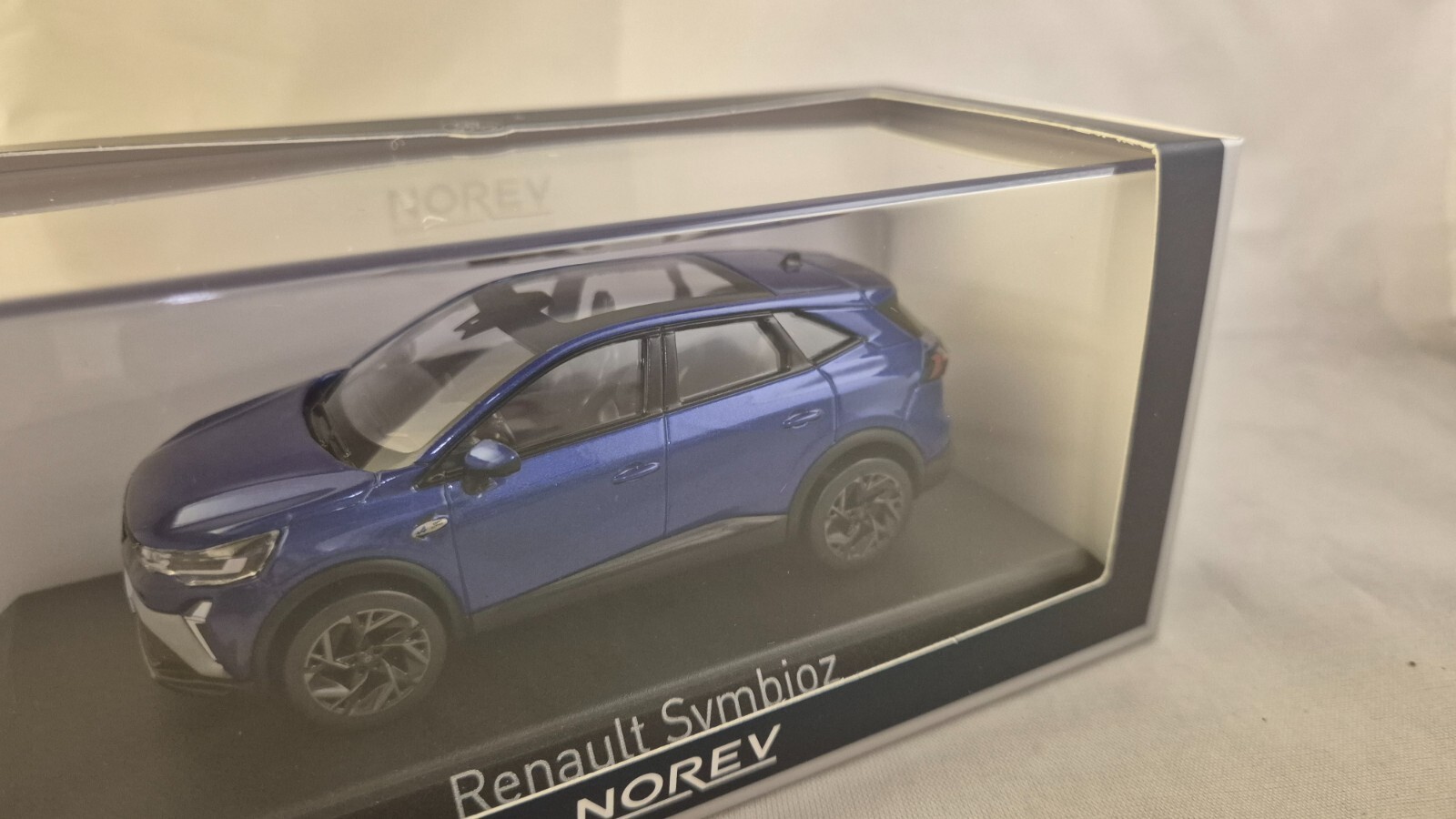 Renault Symbioz Esprit Alpine 2024 miniature Norev 1:43 pour decoration de bureau