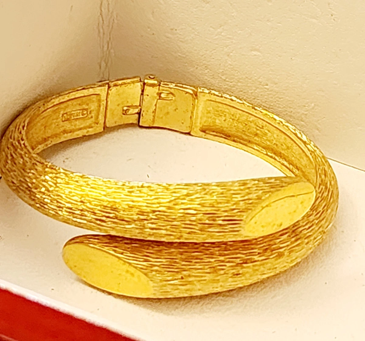 VINTAGE CROWN TRIFARI CLAMPER BRACELET BRUSHED GOLD PLATED