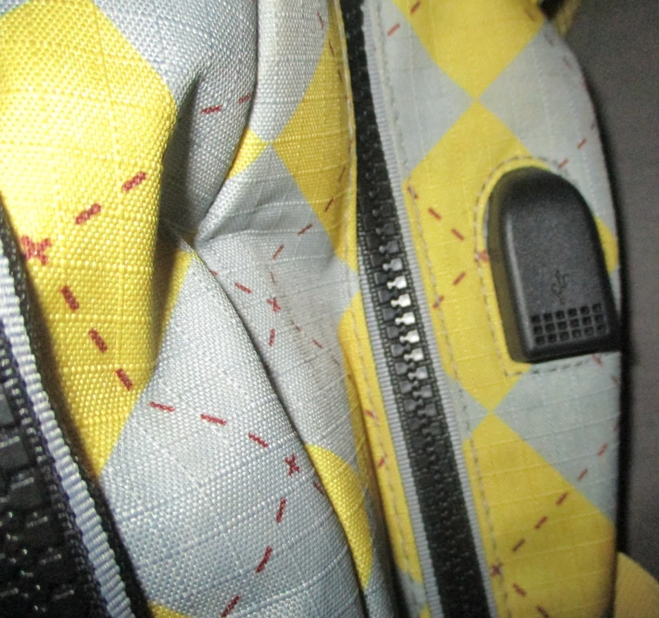 Harry Potter- Hufflepuff Rucksack  - ca. 30 L - Viele Details - - Bild 4 von 4