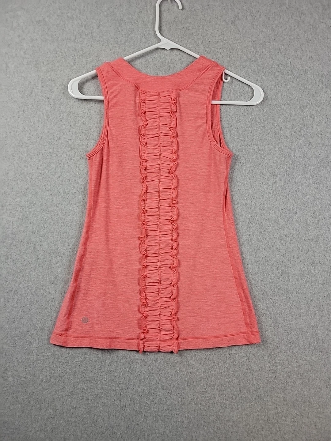 lululemon sleeveless scoop neck athletic stretch tank-top