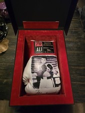 MGM Grand - Limited Edition 70th birthday Muhammad ALI Glove And Box