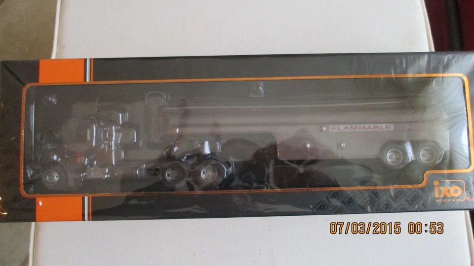 IXO The DUEL Peterbilt 281 Tank-SZ 1955 Rost 1:43 - Image 2 of 3