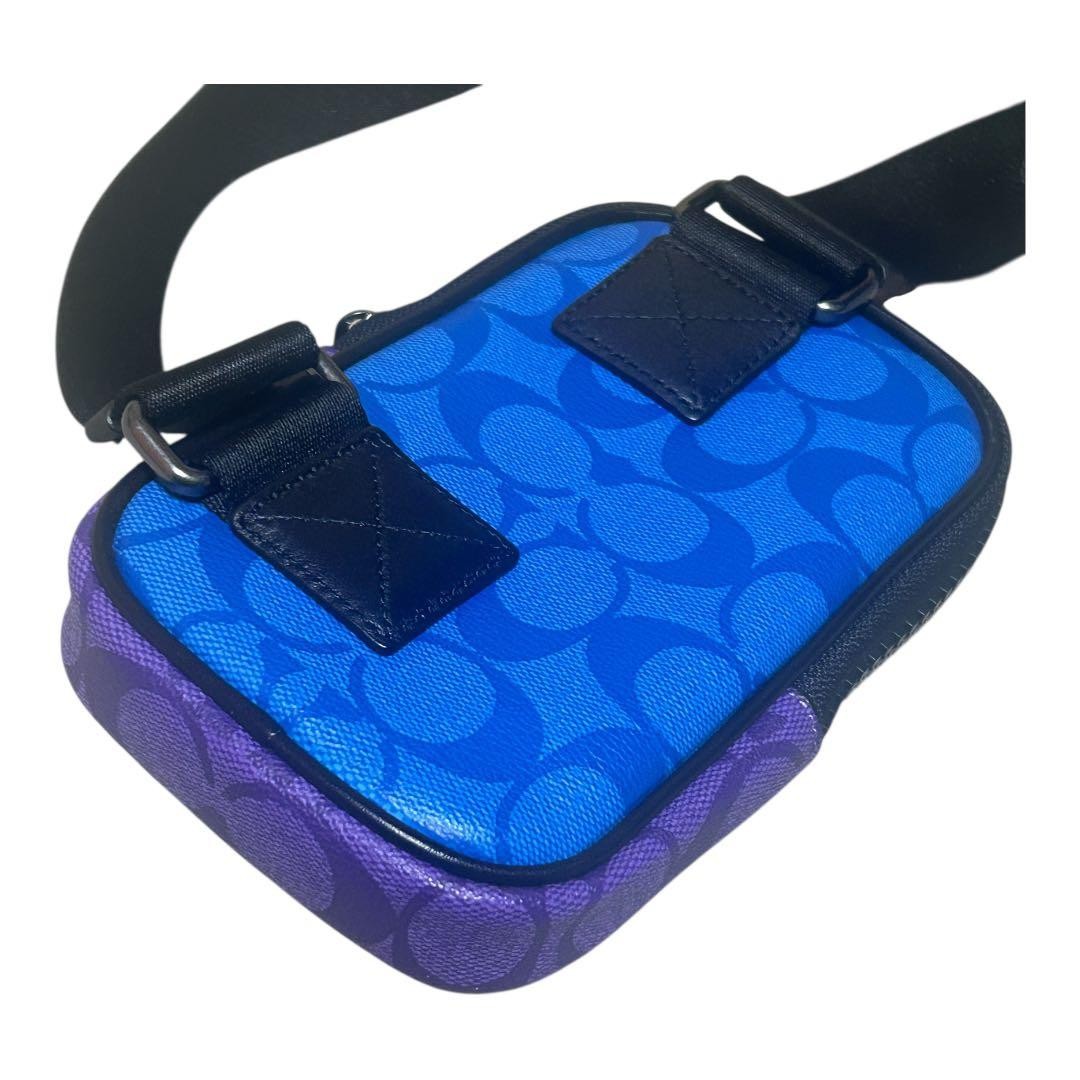 Excellent Condition COACH Multi Function Phone Pa… - image 9