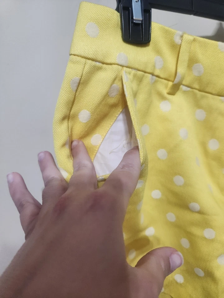 Pantalones cortos Ann Taylor para mujer 6 Signature amarillo brillante y blanco de sarga a lunares Foto 3 de 4