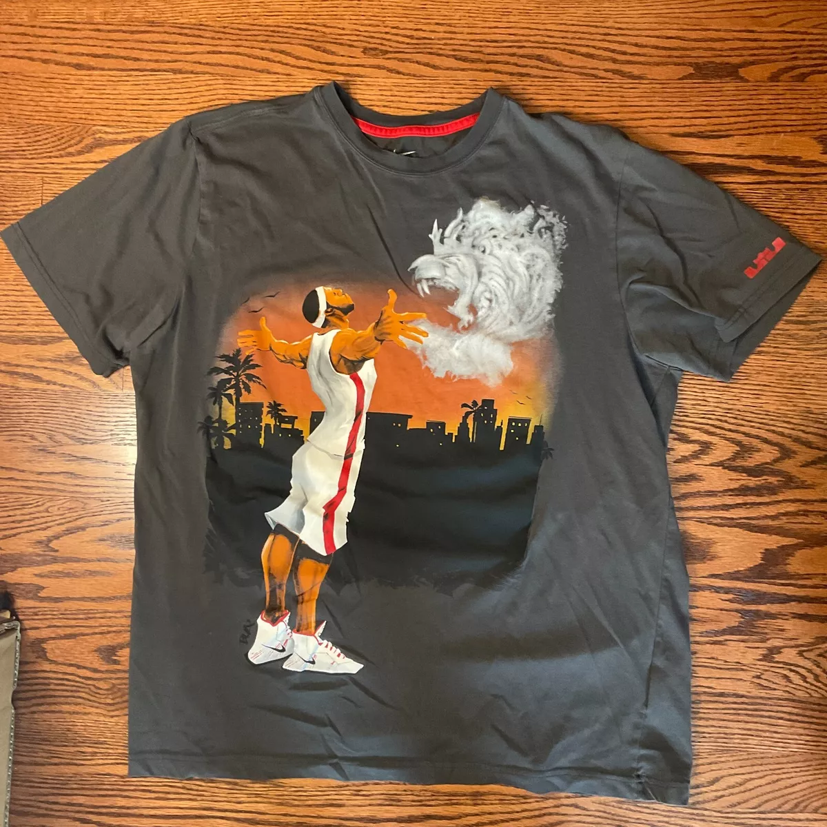 Lion top nike shirt