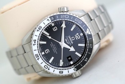 Omega Seamaster Planet Ocean GMT (2025) - Schwarz / Weiße Lünette Automatik Uhr