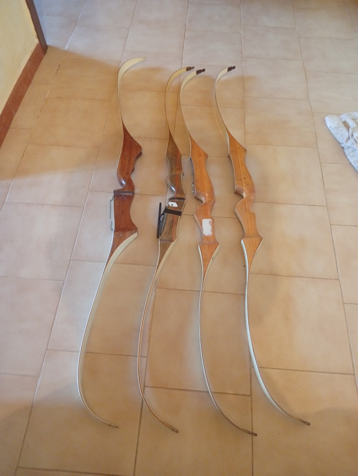 Archi ricurvi da tiro In legno Pro HOYT Special, 2 Yamaha e  un Franchi. Anni 80