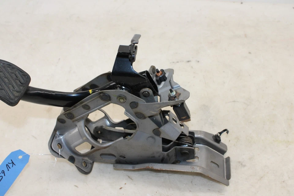 2010-2020 Nissan 370z M/T Brake Pedal OEM KV65 - Image 4 of 4