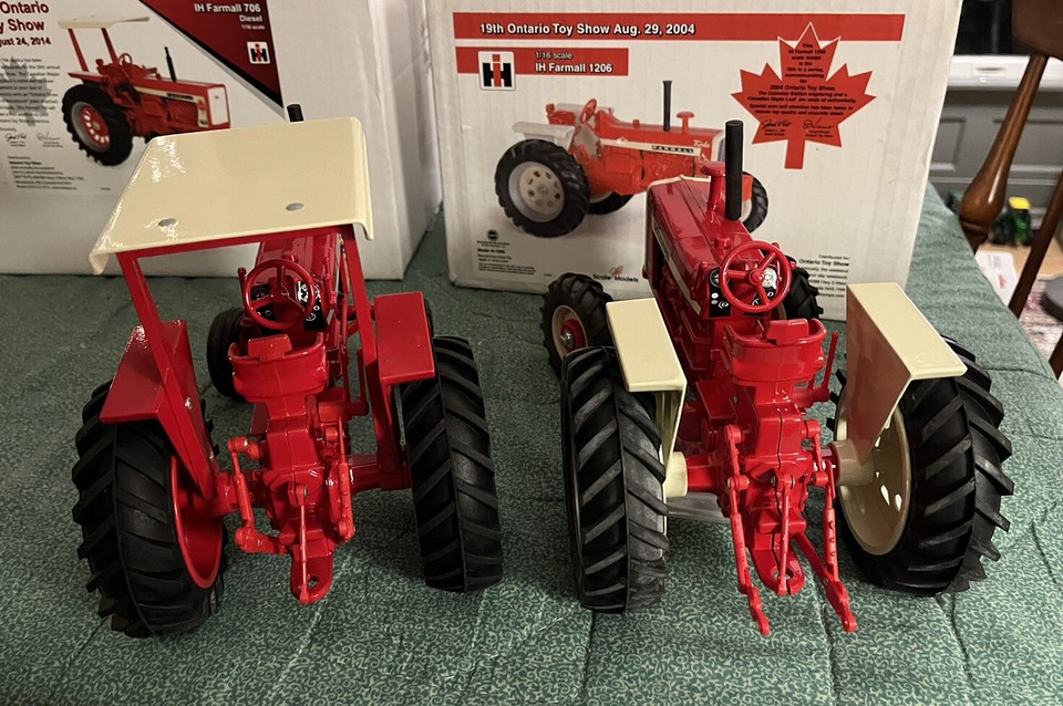 Ertl 116 29th Ontario Toy Show IH Farmall 706 & 19th Ontario IH