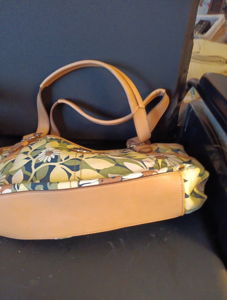 EUC Relic Womens purse - Image 3 of 4