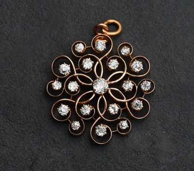 Frühe antike Minenschliff natürliche Diamant Wirbelrosette/Blumen Anhänger in 14K YG