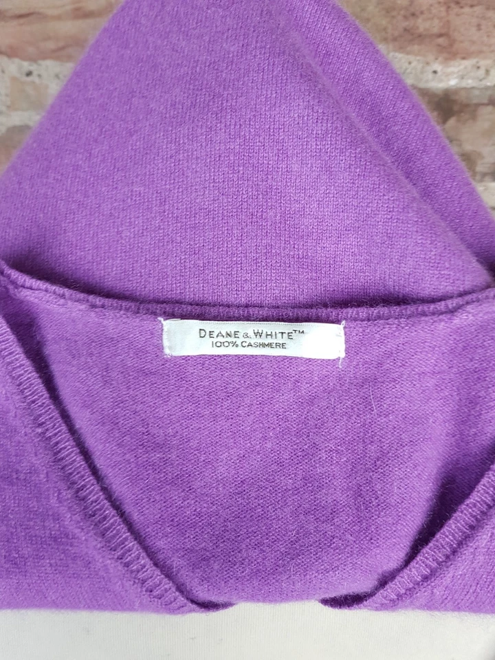 Jersey de cachemir Deane & White púrpura cuello en V Foto 3 de 4