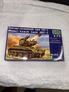 MAQUETTE UM 1/72 WHEEL TRACK TANK RBT 5