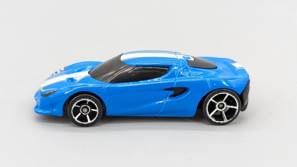 Hot Wheels Lotus Lot 2014 Esprit S1 2000 Concept & 2003 Elise 1:64 Diecast Cars - Image 4 of 4