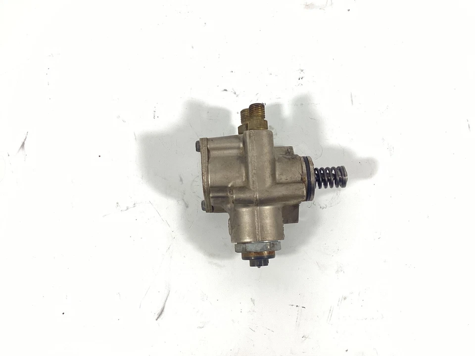 Bomba de combustible de alta presión Audi S5 2009-2012 079-127-025 OEM. Foto 3 de 4