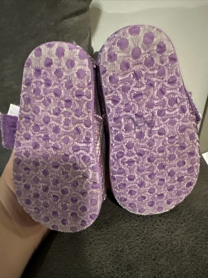 Zapatos Toms Bebé Niñas Talla T4 Púrpura Brillo Sin Cordones Gancho Lateral y Look Planos Foto 3 de 4
