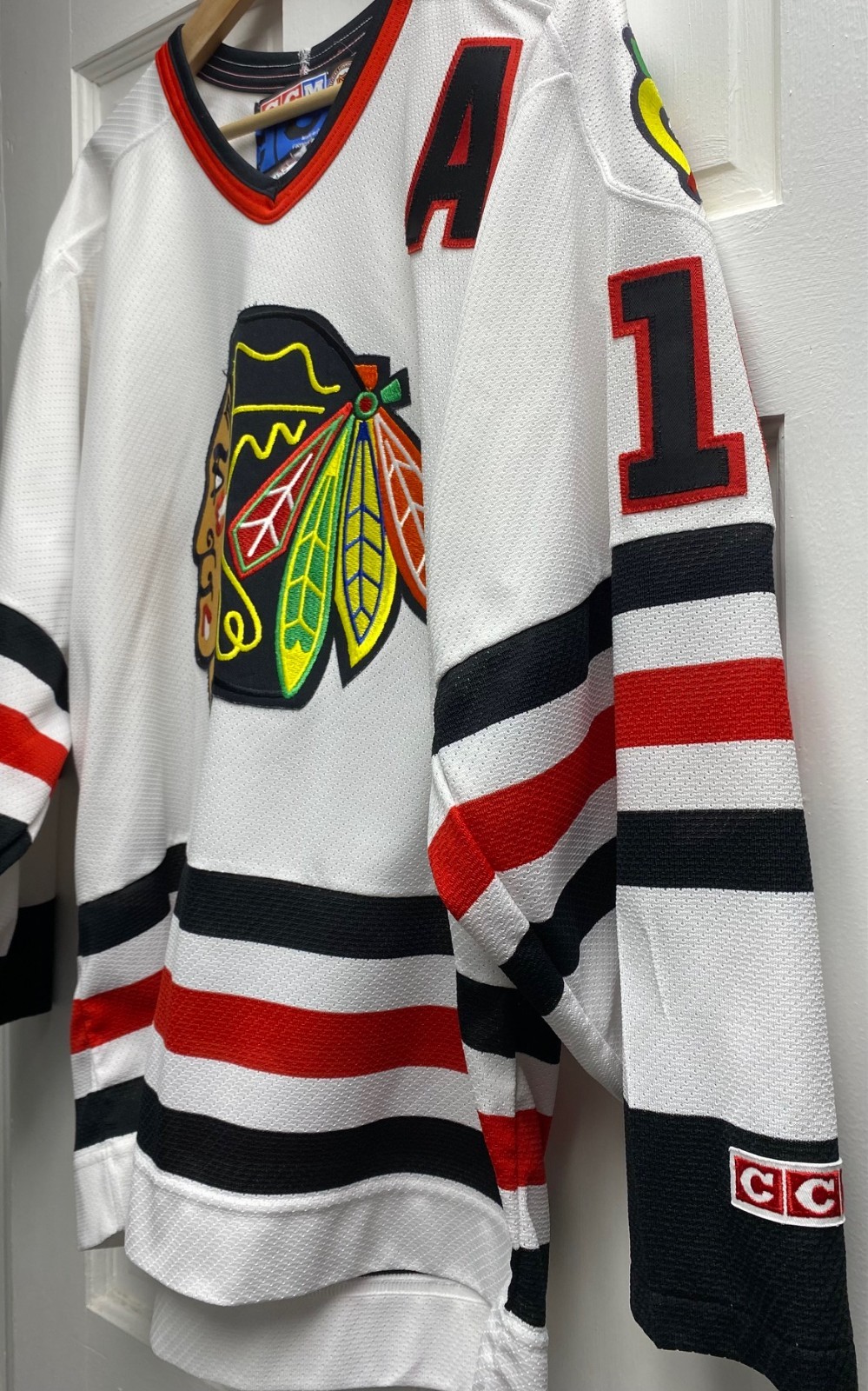 Vintage CCM NHL Chicago Blackhawks Tony Amonte #10 White Jersey Size Medium