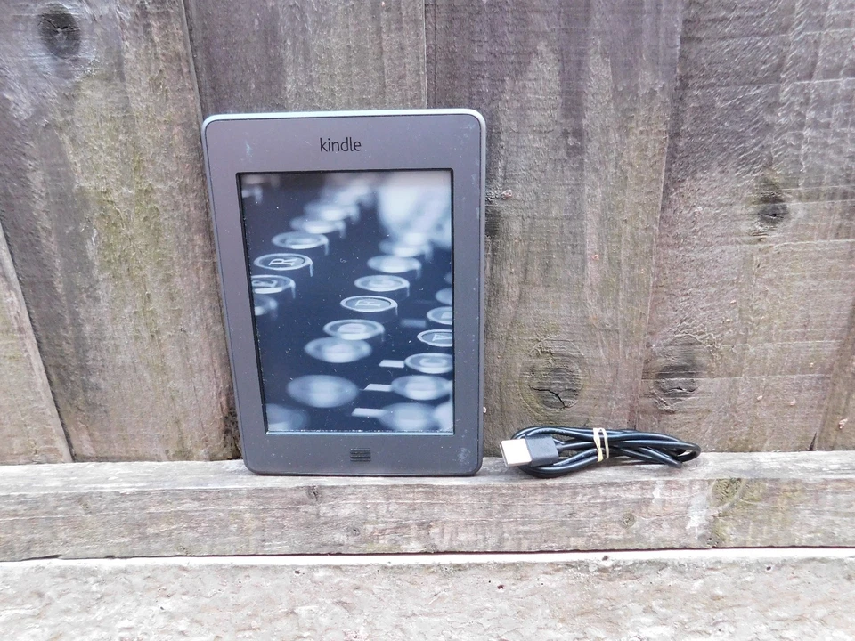 Amazon Kindle D01200 4th Gen Touch E-Reader Wifi 4GB Graphite - Image 2 of 4