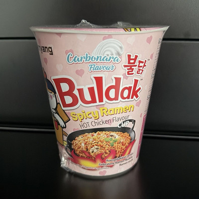 Samyang Buldak Spicy Ramen Cup Instantnudeln Carbonara Hot Chicken, 80 g