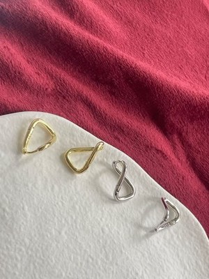 18K vergoldet S925 Sterlingsilber unregelmäßige Drehung Creolen Huggie gewellt Ohrringe