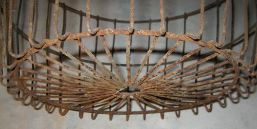 ANTIQUE COUNTRY PRIMITIVE WIRE GARDEN EGG GATHERING ART BASKET SEA CLAM QUAHOG - Picture 2 of 2
