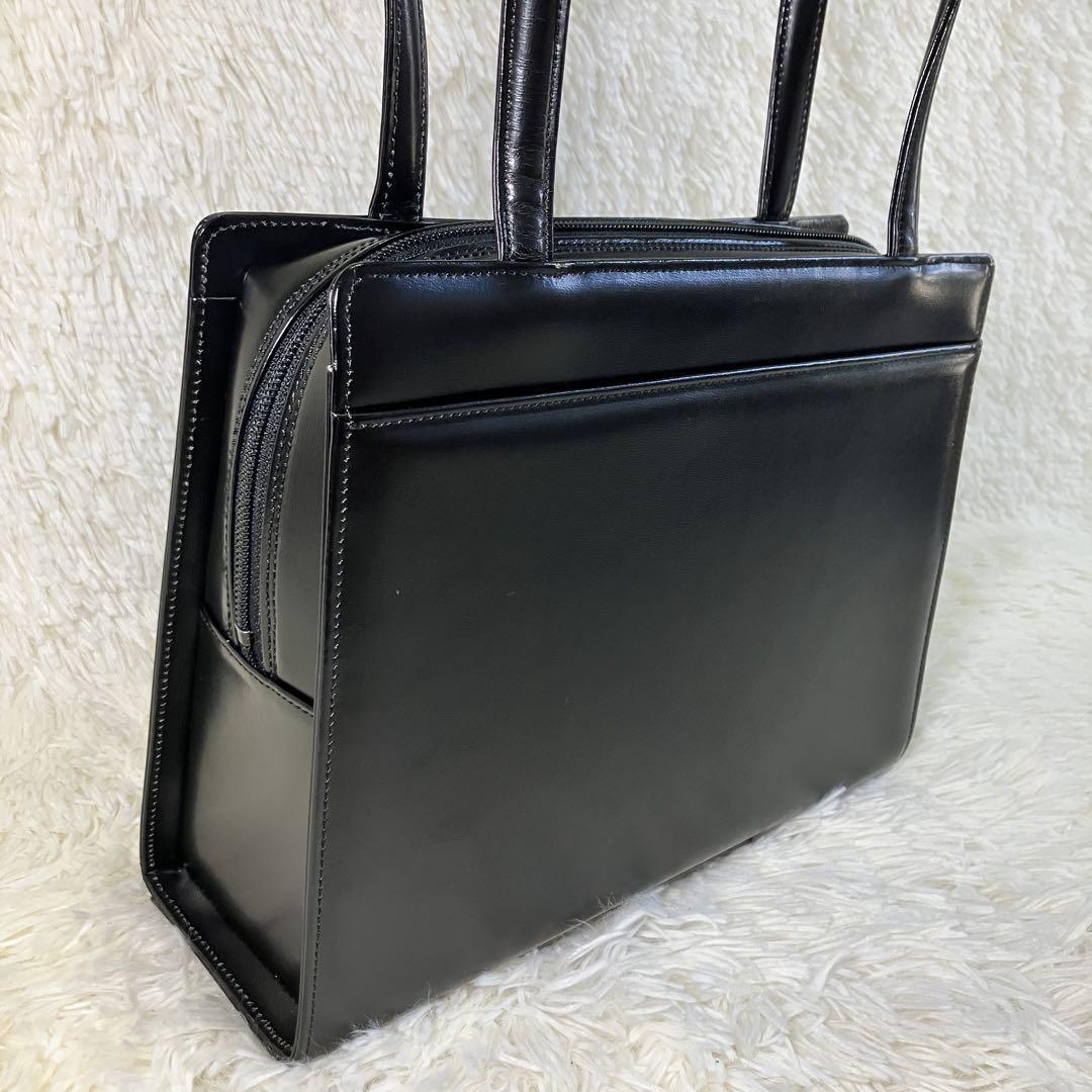 Borsa a tracolla Yves Saint Laurent in pelle nera YSL dal GIAPPONE