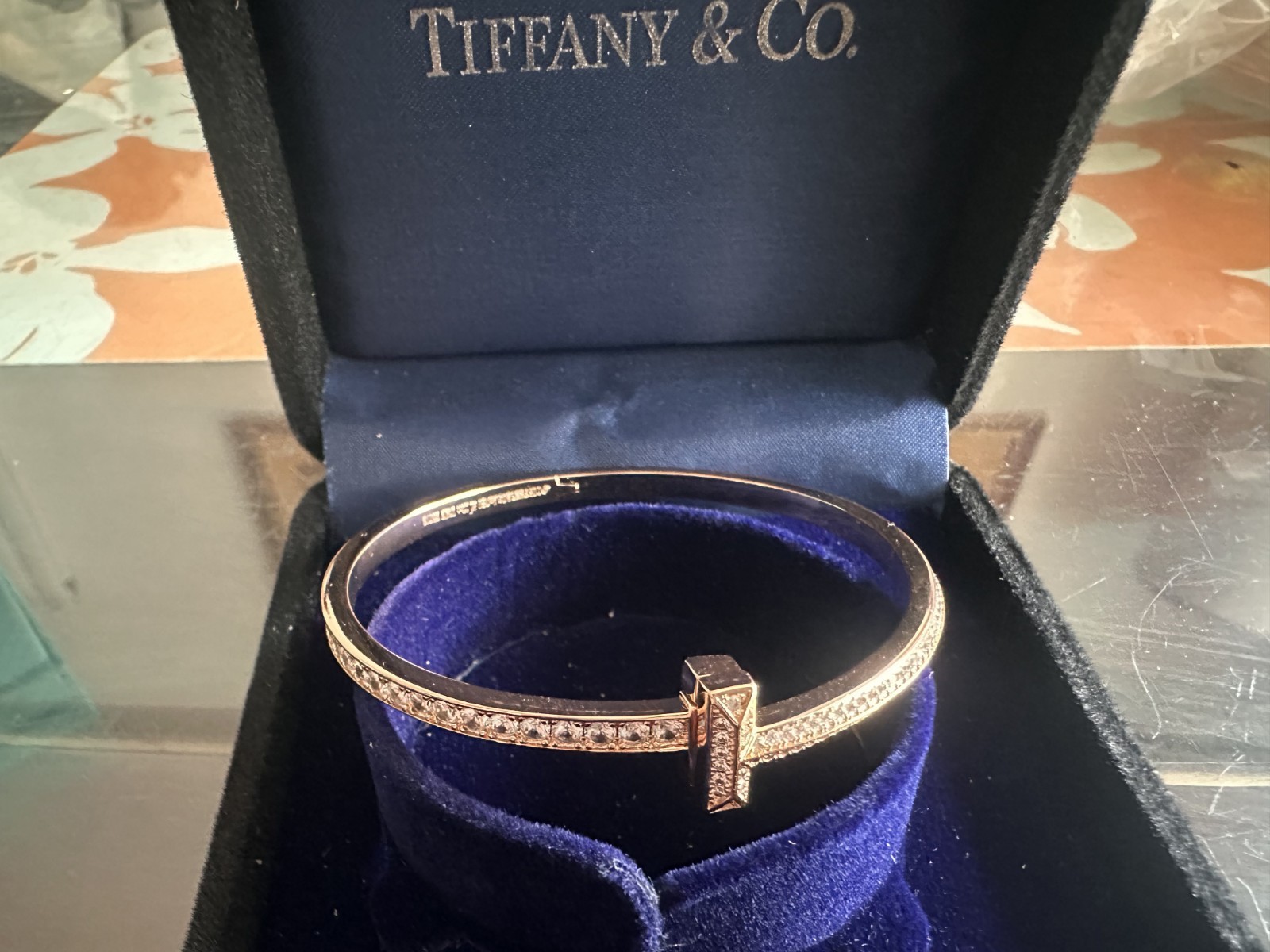 NewT1Narrow Diamond Hinged Bangle in Rose GoldTlfanyCoSize M