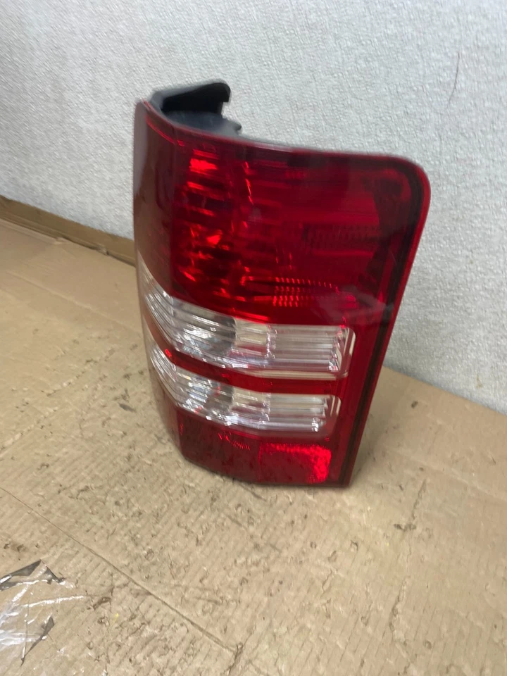 Luz trasera lateral derecha Jeep Liberty 2008 a 2012 pasajero derecho DEPO U3125 DW Foto 2 de 4