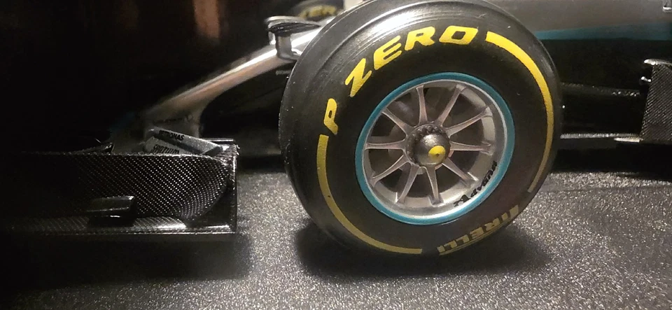 Mercedes-AMG F1 W07 híbrido Bburago 1:18 - Lewis Hamilton GP de Gran Bretaña 2016 librea Foto 3 de 4