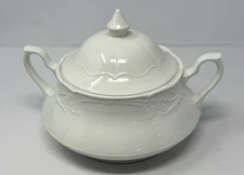 Johnson Brothers Richmond White Covered Vegetable Tureen Serving Made England