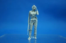 Resin Kit 319 1/35 WWII German Armored female soldier