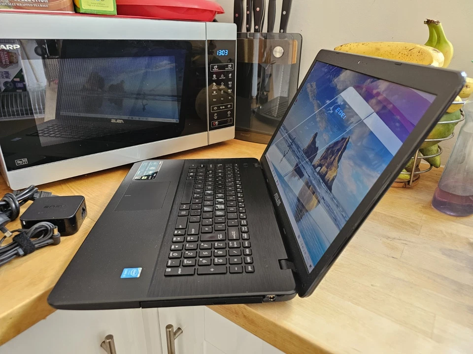 Asus X751LA Intel Core i3 240GB SDD 4GB RAM Win 10 Webcam HDMI 17.1" Laptop - Image 4 of 4