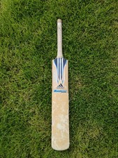 Adidas Libro V1.0 Grade III Club Edition English Willow Cricket Bat 2lb 7oz