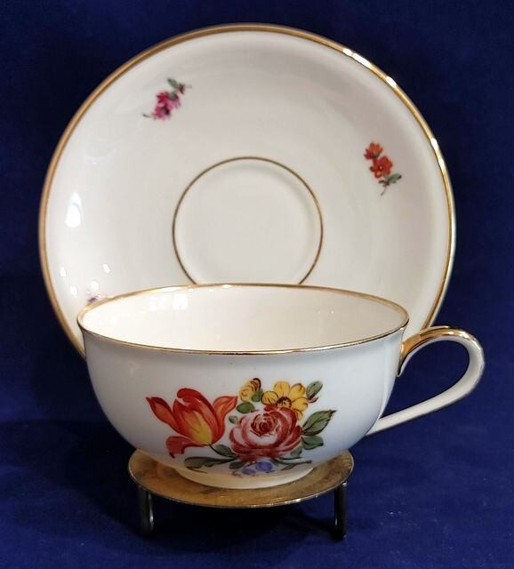 VINTAGE HUTSCHENREUTHER SELB LHS BAVARIA TURVEL FLAT CUP AND