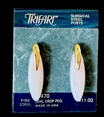 1970'S NWT NOS TRIFARI TM GOLD-TONE 'PINK CORAL' OVAL LUCITE  DROP POST EARRINGS