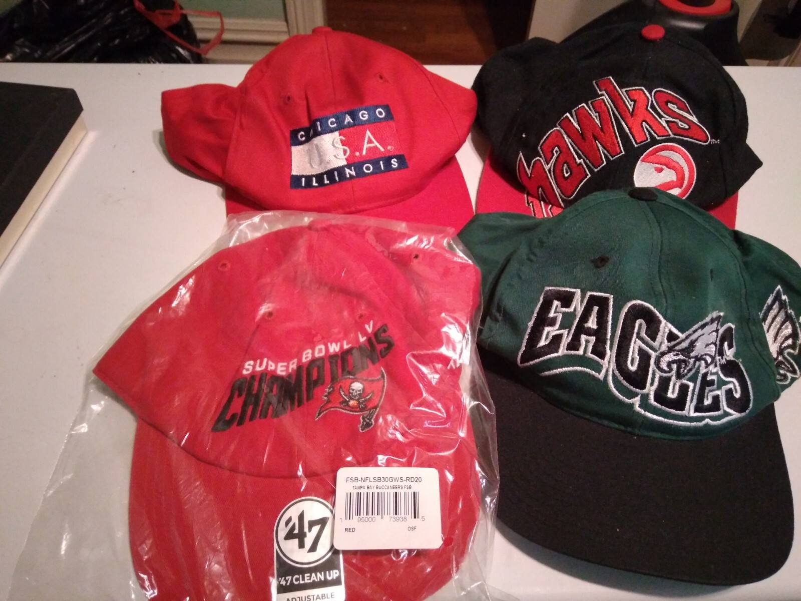 4 caps Eagles, Hawks, Chicago and super bowl caps