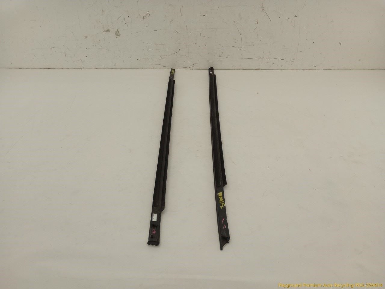 Maserati Quattroporte M139 Pair Of Front Door Window Sweep Trim Molding 03-12