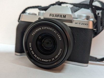 Fujifilm X-T200 Camera in Silver + XC 15-45mm Lens Kit - Fuji