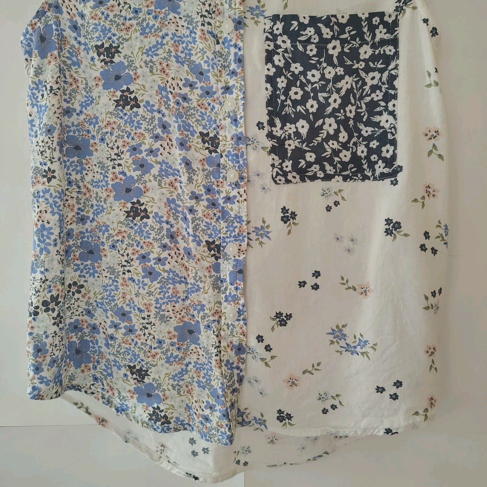 SO Floral Patchwork Sleeveless Button Up Blouse S… - image 3
